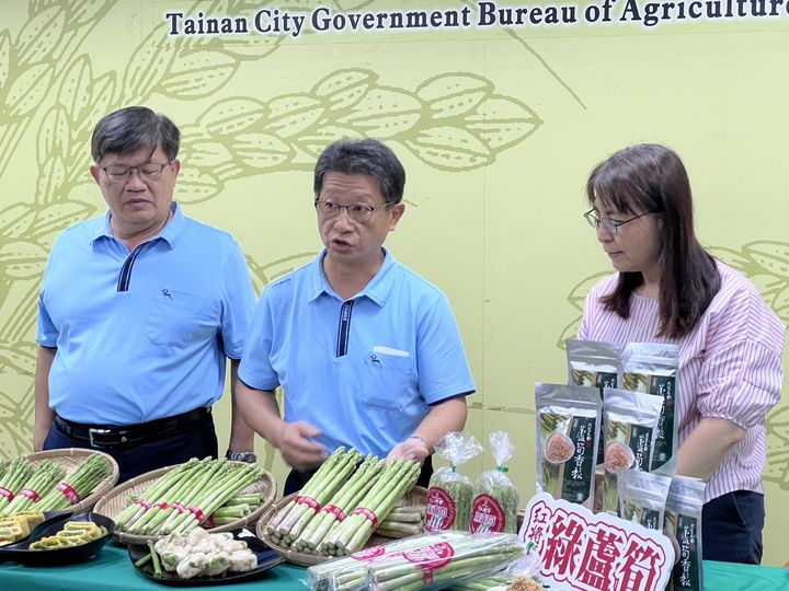 ▲綠蘆筍及介紹。　圖：台南市政府／提供 　　