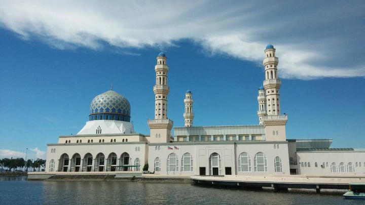 ▲行程走訪以絕美的「漂浮」景觀聞名的亞庇水上清真寺（Kota Kinabalu City Mosque）。　圖：永信旅遊／提供