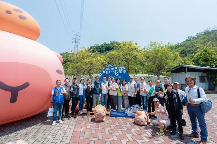 ▲「2026螢光花泉季」開幕活動現場長官貴賓合影。　圖：台南市政府觀光旅遊局／提供