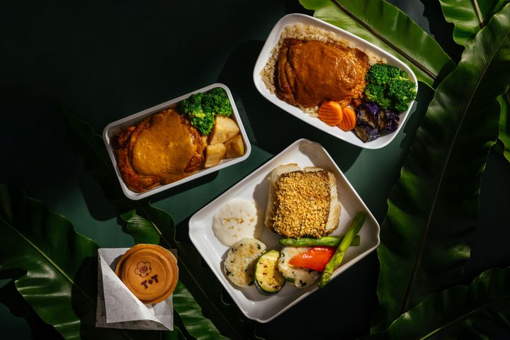 ▲華航將精緻飲食美學延伸至萬呎高空，透過聯手多家米其林星級名店，打造極致的感官盛宴。　圖：華航／提供