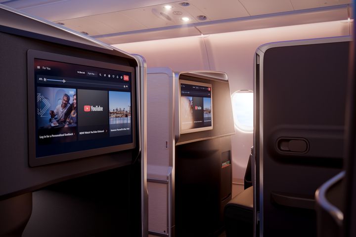 ▲Airbus A330-200_300機隊的達美至臻商務艙配備20吋4K椅背螢幕，提供高畫質機上娛樂體驗。　圖：達美航空／提供