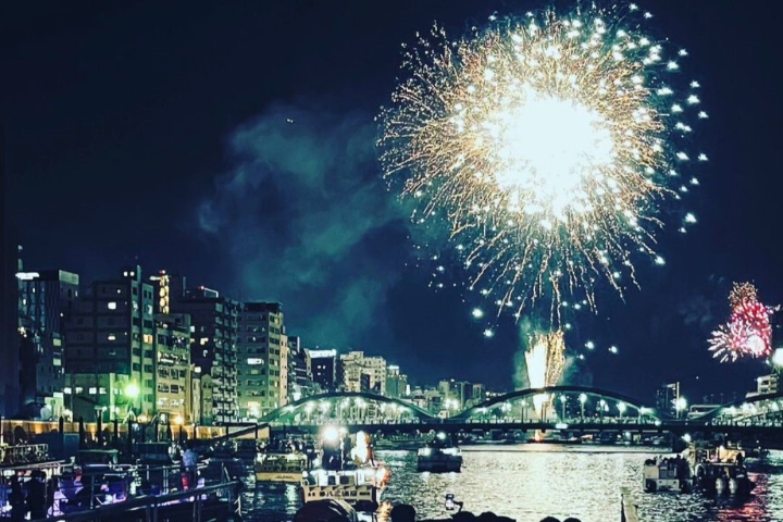 今年夏天最奢華玩法！7/25搭東京最大「屋形船」看隅田川煙火