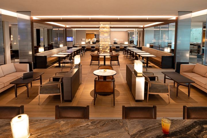 ▲大韓航空商務艙休息室（西側）設有420餘個座位，成為仁川國際機場內單體規模最大的休息室。　圖：大韓航空／提供