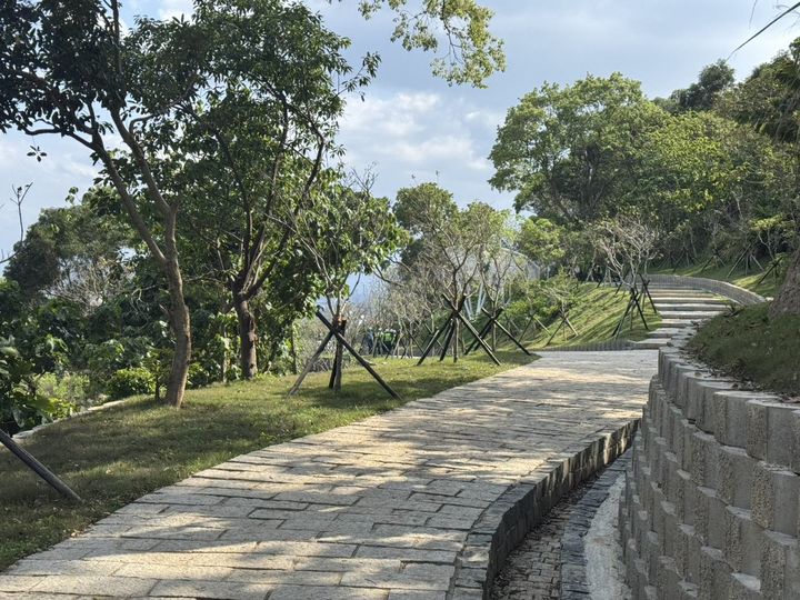 ▲花崗岩步道及排水溝。　圖：台北市政府工務局大地工程處／提供