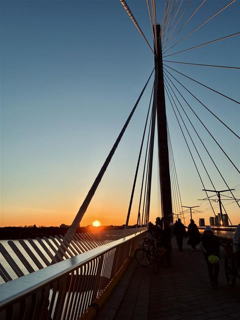 ▲「庫努武里橋」是中央135公尺高的鑽石形橋塔。　圖：Helsinki Partners／提供