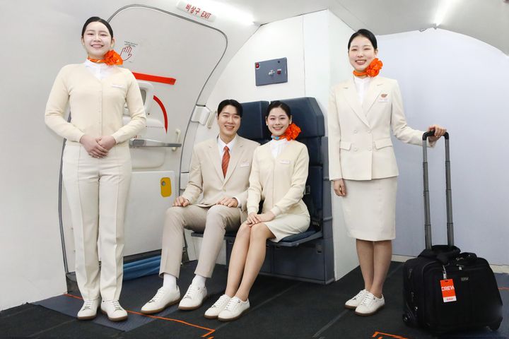 客艙空服員服裝規範鬆綁逐步，擴展整個韓國航空業界。　圖：濟州航空／提供