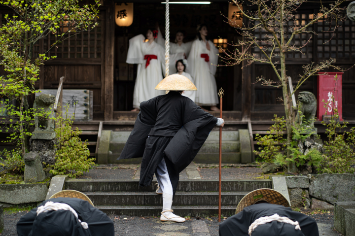 ▲演出的舞台就是整個溫泉神社。　圖：雲仙觀光局／提供