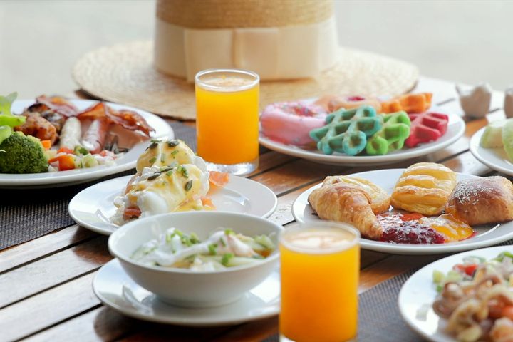 「含早餐」是台灣旅客訂房搜尋的 Top 3項目。　圖：shutterstock／來源 