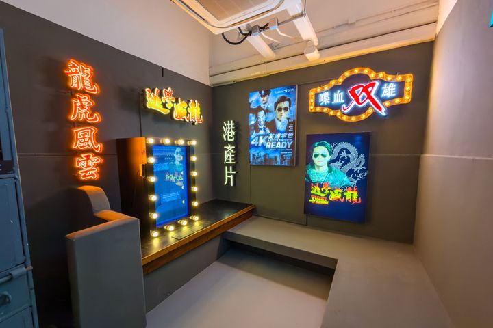 ▲「油蔴地警署光影之旅」引領觀眾走入香港經典警匪片場景，藉由互動設計重溫港片魅力。　圖：香港旅遊發展局／提供