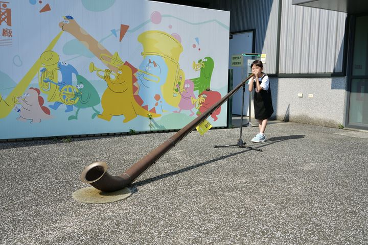 ▲「卡羅爾銅管樂器觀光工廠」讓孩子親近音樂並認識銅管樂器。　圖：嘉義縣文化觀光局／提供