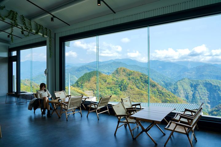 「璟隆咖啡莊園」的大片窗景。　圖：嘉義縣文化觀光局／提供