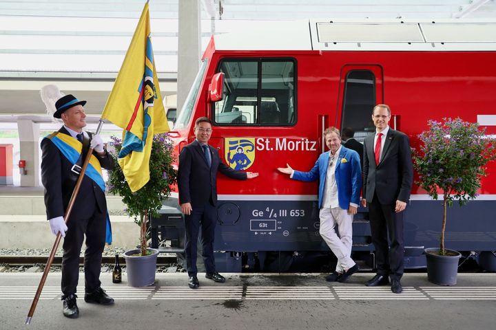 ▲林華慶署長與St. Moritz市長Christian Jott Jenny 共同擔任RhB聖莫里茨號教父。　圖：林業及自然保育署／提供