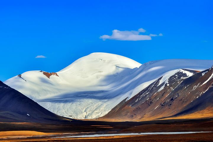▲藏北地區崑崙山脈荒涼的冰原奇景。　圖：shutterstock／來源
