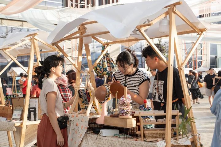 ▲「海風夏祭」市集串聯在地品牌與特色店家，展現澎湖多元的觀光魅力與產業能量。　圖：澎坊購物休閒廣場／提供