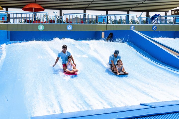 「芯浪國際滑板衝浪公園」透過人工造浪技術，打造穩定且安全的浪感環境。　圖：嘉義縣文化觀光局／提供