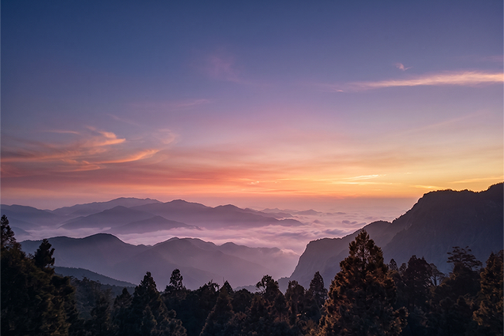 ▲阿里山夕陽晚霞餘暉。　圖：阿里山賓館／提供