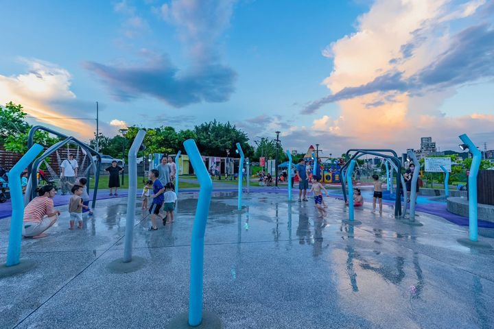 ▲「星際水樂園」水霧區歡迎來玩水。　圖：新北市政府高灘地工程管理處／提供