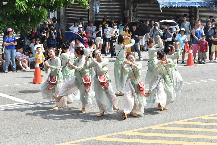 隊伍活力演出-展現全民踩舞歡樂氛圍。　圖：臺中市政府觀光旅遊局 ／提供 