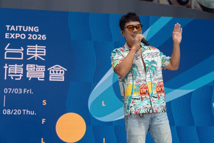 ▲舒米恩則演唱為《凹！你是有的》展覽創作的主題曲《你是有的》。　圖：台東縣政府／提供