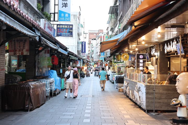 ▲「金山老街」匯聚在地美食與人文風情，吸引遊客駐足探索。　圖：新北市政府觀光旅遊局／提供
