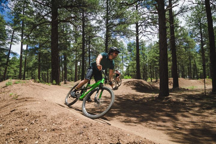▲旅客可在「旗桿鎮」（Flagstaff）體驗山地自行車路線，感受亞利桑那豐富的戶外冒險魅力。　圖：亞利桑那旅遊局／來源