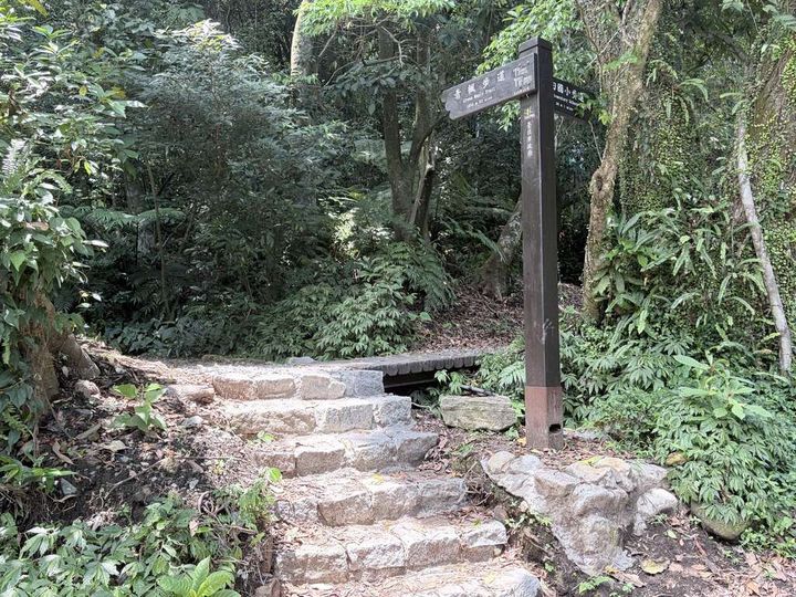 ▲猴崁水圳步道－陛梯段塊石步道、跨圳木橋。　圖：台北市政府工務局大地工程處／提供