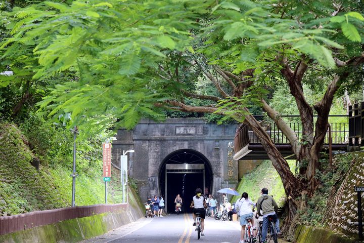 ▲「后豐鐵馬道」九號隧道是舊山線最長的隧道－可感受沁涼空氣。　圖：臺中市政府觀光旅遊局／提供