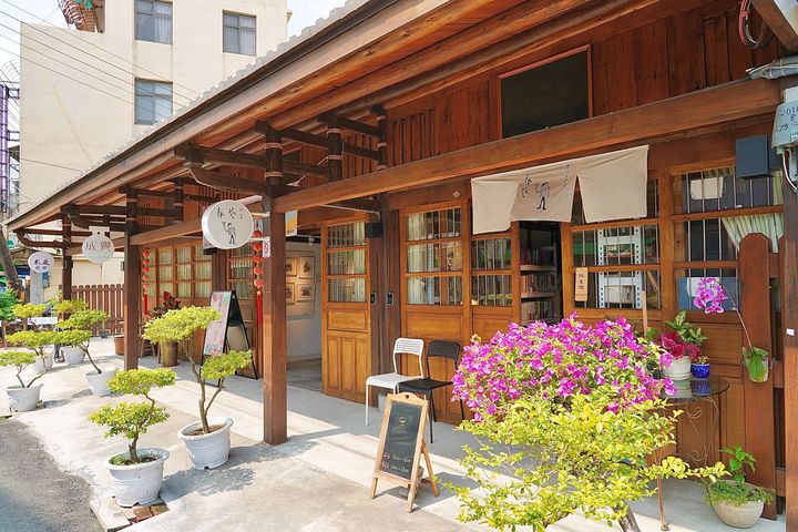 ▲「春葵 書 咖啡」咖啡廳藏身於90多年歷史的碾米廠內。　圖：嘉義縣文化觀光局／提供