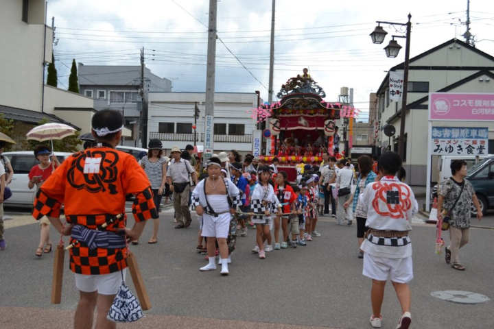 ▲「白河提燈祭」除了夜晚，在白天也有「山車」活動。　圖：Jorudan／提供