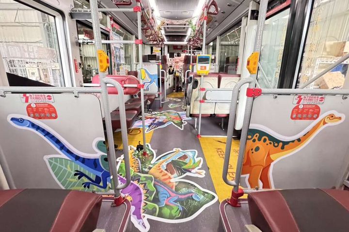 「台中時尚城中城線」主題車廂－「探險恐龍號」。　圖：臺中市政府觀光旅遊局／提供