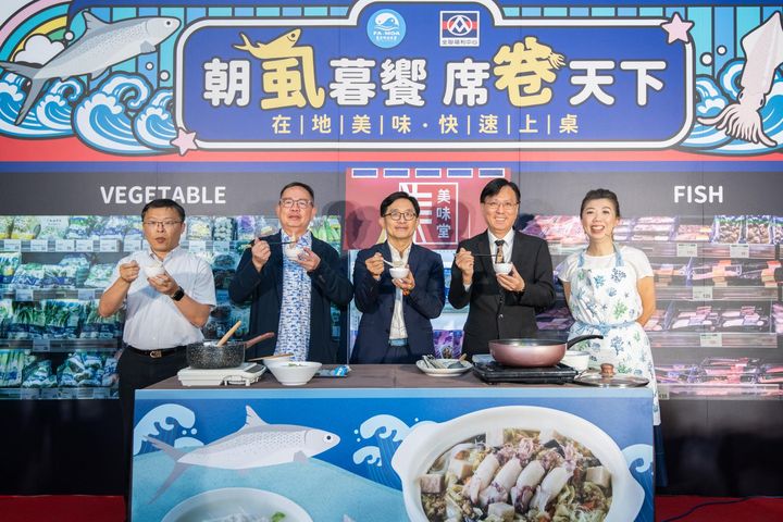▲漁業署攜手全聯福利中心自有品牌「美味堂」合作開發推出的2款加熱即食新品－「浮水虱目魚羹」與「小卷芋頭炊粉湯」，主打加熱即享美味、快速上桌。　圖：漁業署／提供