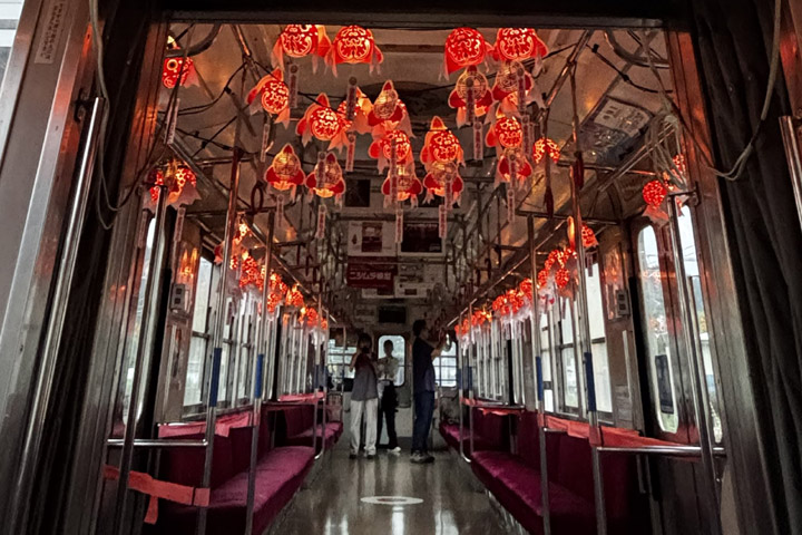 ▲「弘南鐵道」的金魚睡魔列車。　圖：向日遊／提供