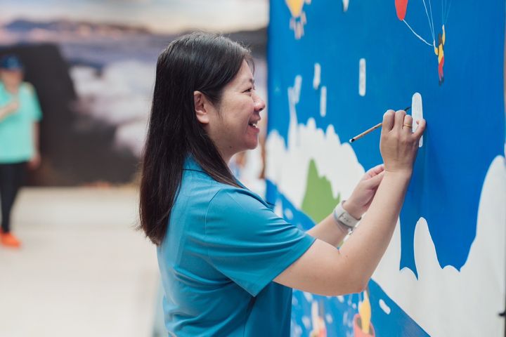 ▲阿秋派藝術團隊五漁村作品－現場彩繪體驗。　圖：東北角及宜蘭海岸國家風景區管理處／提供