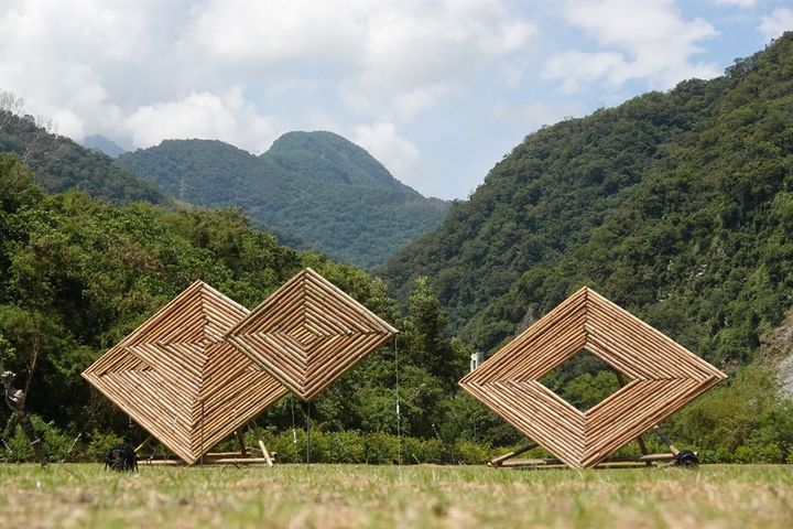 ▲地景藝術創作－大手帶小手共同創作串聯當代文化實踐。　圖：花東縱谷國家風景區管理處／提供