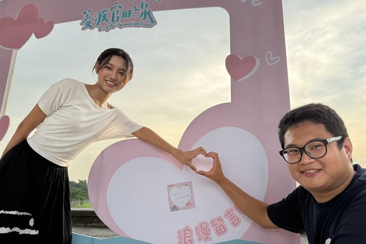 ▲08/22-08/30每周六日搭乘「台灣好行／菱波官田線」還能拿專屬活動禮包，一起展開充滿甜蜜與浪漫的小旅行。　圖：西拉雅國家風景區管理處／提供