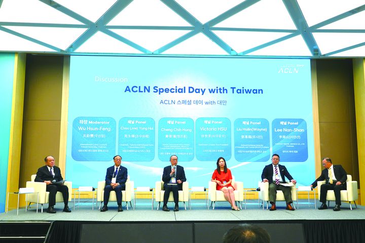 ▲「ACLN台灣特別日」座談會透過產、官、學專業視角深度對談，讓國際看見台灣經驗的實力與成果。（右起）台灣國際郵輪協會副理事長李南山、首席顧問劉喜臨、麗星夢郵輪副總裁徐牧柔、交通部觀光署國際組組長鄭智鴻、臺灣港務公司董事長周永暉、台灣國際郵輪協會榮譽理事長吳勛豐。　記者-歐彥君／攝