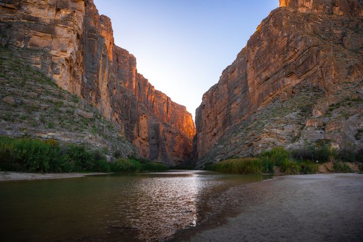 ▲大彎國家公園(Big Bend National Park)以壯麗的沙漠與峽谷景觀聞名，是德州最具代表性的自然地標之一，也是戶外探險與觀星的熱門目的地。　圖：德州旅遊局／提供