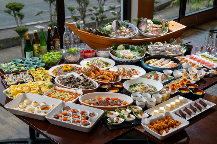 ▲飯店內的晚餐 Buffet。　圖：湯之兒溫泉 海與夕陽／提供