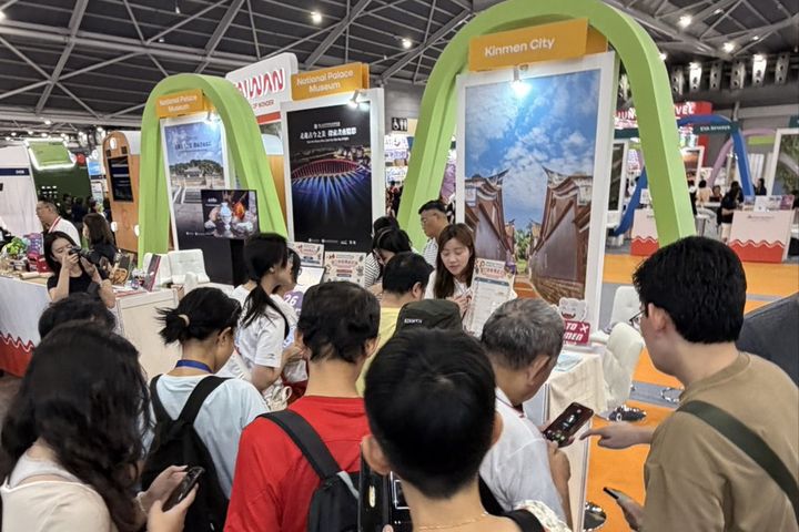 ▲實體 B2C 展銷推廣期間，安排新加坡旅遊 KOL 與網紅行銷宣傳，透過線上社群宣傳與線下沉浸式體驗的雙軌整合，旅展現場人潮不斷。　圖：金門縣政府觀光處／提供