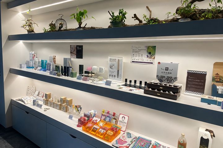 ▲旅人也可前往館內「采 SELECT」挑選在地質感選品與伴手禮，彈性運用加碼回饋。　圖：北投老爺酒店／提供