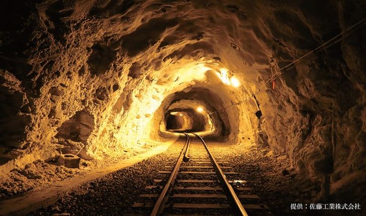 ▲黑部宇奈月峽谷路線（Kurobe-Unazuki Canyon Route）會搭乘專屬列車，行經高溫隧道帶旅客身歷電力工程發展的情境。　圖：佐藤工業株式會社／提供