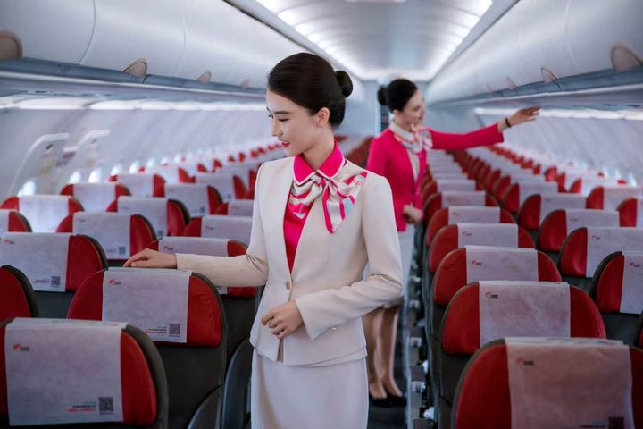 ▲「長龍航空」位為全服務型航空公司，機上提供餐飲、茶水服務及免費行李額度。　圖：展笙旅遊／提供