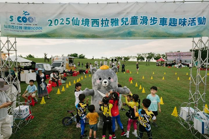 ▲滑步車活動－灰熊熊互動。　圖：西拉雅國家風景區管理處／提供