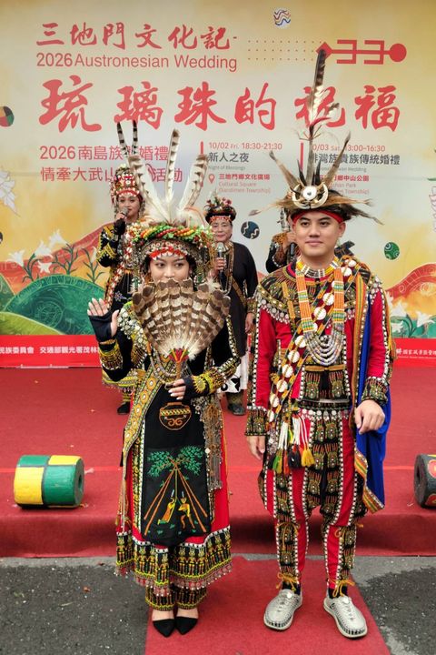 ▲南島族群婚禮遵循傳統展現排灣族、魯凱族傳統貴族婚禮，經過神聖且莊重的傳統結婚儀式，除讓族人共同見證新人的誓約，也代表新人須共同對婚姻忠誠負責。　圖：茂林國家風景區管理處／提供