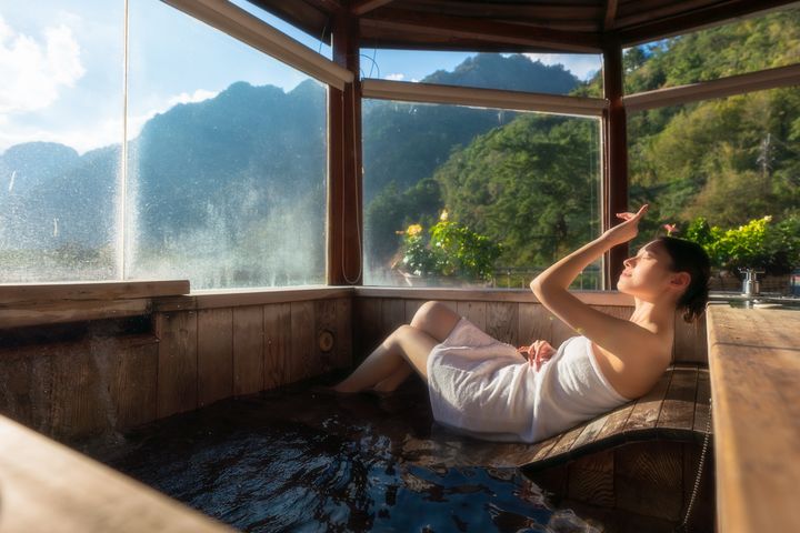「谷關溫泉」結合山林美景，打造秋遊療癒體驗。　圖：參山國家風景區管理處／提供