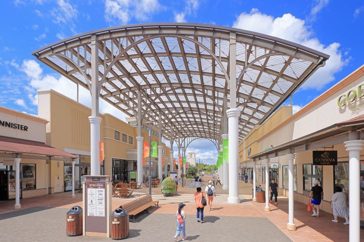 ▲「酒酒井 PREMIUM OUTLETS® 」內約220間品牌店鋪，搭配折扣季血拼更划算。　圖：向日遊顧問有限公司／提供