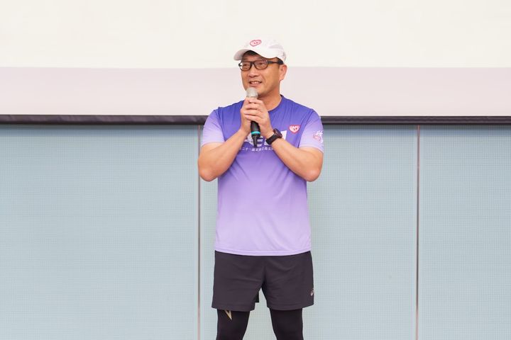 ▲「戈21」會長黃士元於誓師大會勉勵隊員，今年並將親自領軍參加戈壁挑戰。　圖：政大戈21／提供