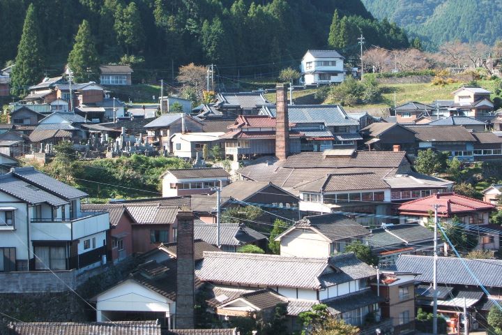 ▲「中尾山」聚集了許多窯場，至今仍保留著紅磚煙囪等昔日風貌。　圖：長崎縣／提供