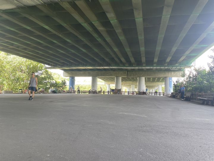 ▲中秋連假臨時開設福和橋下福和運動公園烤肉野炊區。　圖：新北市政府水利局／提供