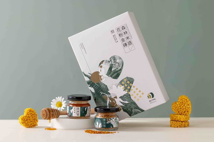 採用阿里山林下生產「森林蜜」與花粉製作「森林米語 花粉金磚」產品，充滿蜜香與花粉香。　圖：農業部林業及自然保育署嘉義分署／提供 